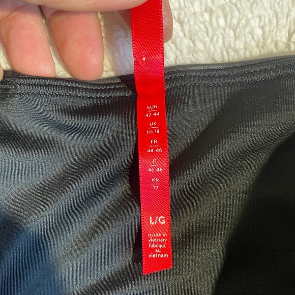 Spanx Faux Leather Leggings Size Large - Picture 9 of 12